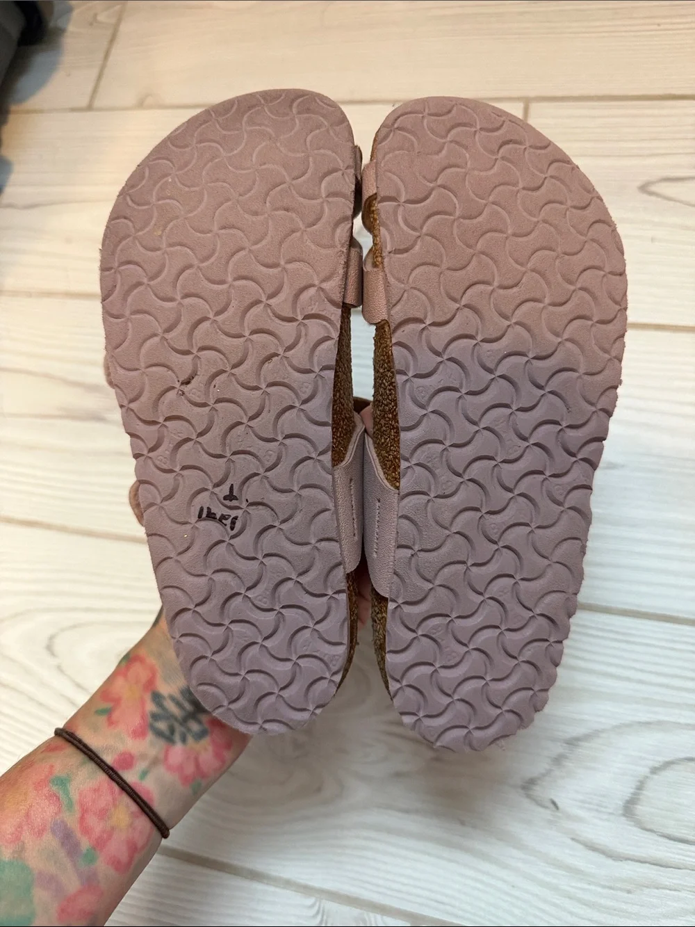 Birkenstock Girls dusty pink Arizona Double Strap Sandals us 2-2 1/2 EU 33